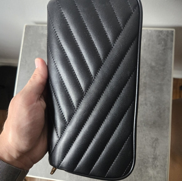 Tory Burch Small Kira Chevron Crossbody - Picture 5 of 7